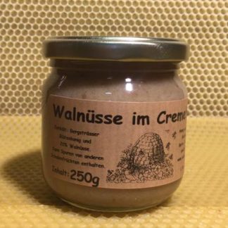 Walnüsse im Cremehonig