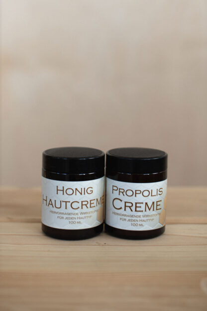 Haut-Creme in den Sorten: Gelee Royale, Honig und Propolis
