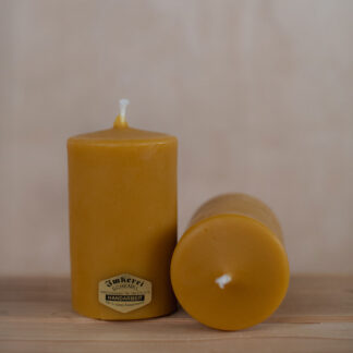 Gegossene Bienenwachskerze - Höhe ca. 11,5 cm, Durchmesser ca. 7,5 cm