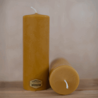 Gegossene Bienenwachskerze - Höhe ca. 20,5 cm, Durchmesser ca. 7,5 cm
