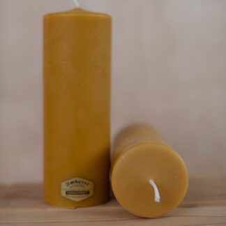 Gegossene Bienenwachskerze - Höhe ca. 20,5 cm, Durchmesser ca. 7,5 cm