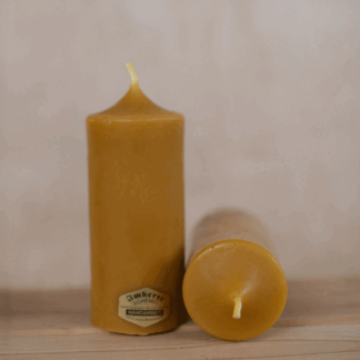 Gegossene Bienenwachskerze - Höhe 14,5 cm, Durchmesser 6,5 cm