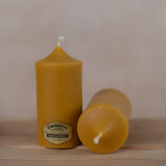 Gegossene Bienenwachskerze - Höhe 9,5 cm, Durchmesser 5,5 cm