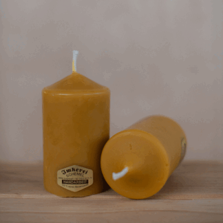 Gegossene Bienenwachskerze - Höhe 9,5 cm, Durchmesser 6 cm