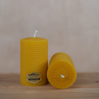 Gerollte Bienenwachskerze, Höhe 10 cm, Durchmesser 6 cm