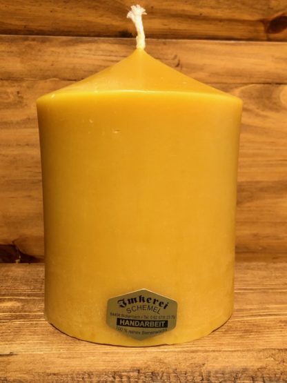 Gegossene Bienenwachskerze Länge 13cm, Durchmesser 9,5cm