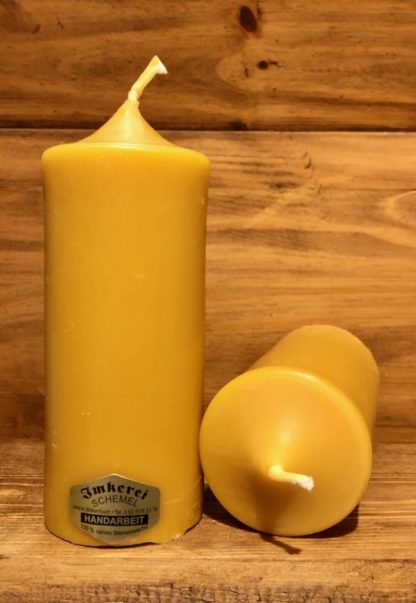 Gegossene Bienenwachskerze Länge 14,5cm, Durchmesser 6,5cm