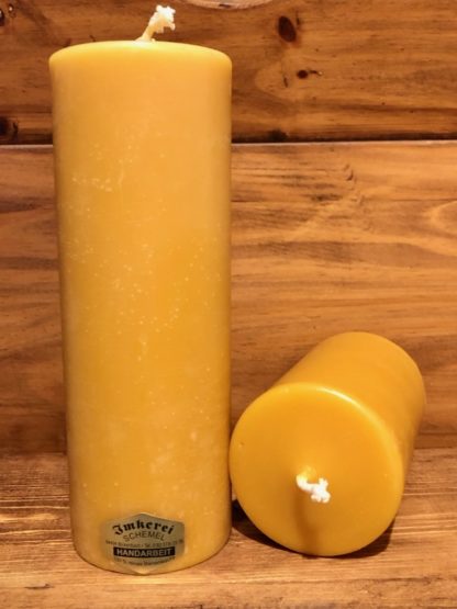 Gegossene Bienenwachskerze Länge 19cm, Durchmesser 9,5cm